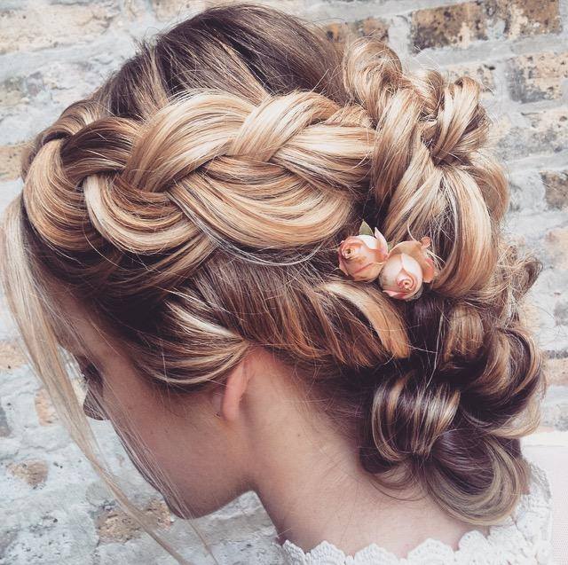 beautiful small roses hairstyle for wedding