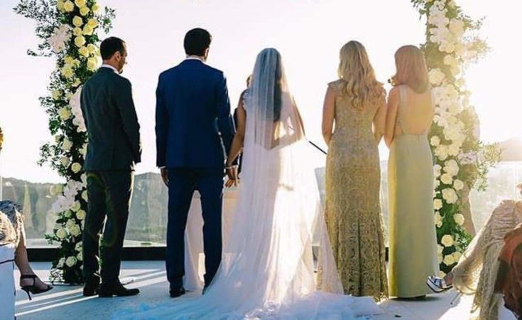 Shade-loving wedding cermony decor idea with arches and alters