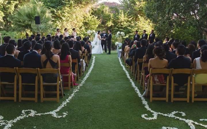 Simple outdoor wedding aisles