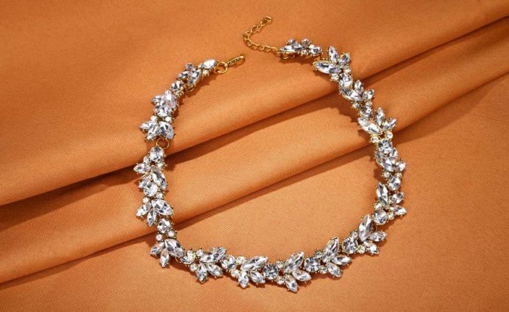 Leaf Designed Stoned Handicraft Jewelry Item