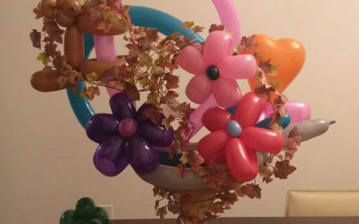 Beautiful Flower Vase Decoration With Balloons For Thanksgiving
