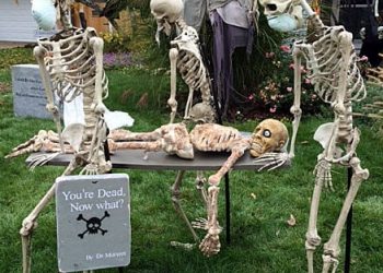 Grievously Funny Outdoor Decor for Halloween